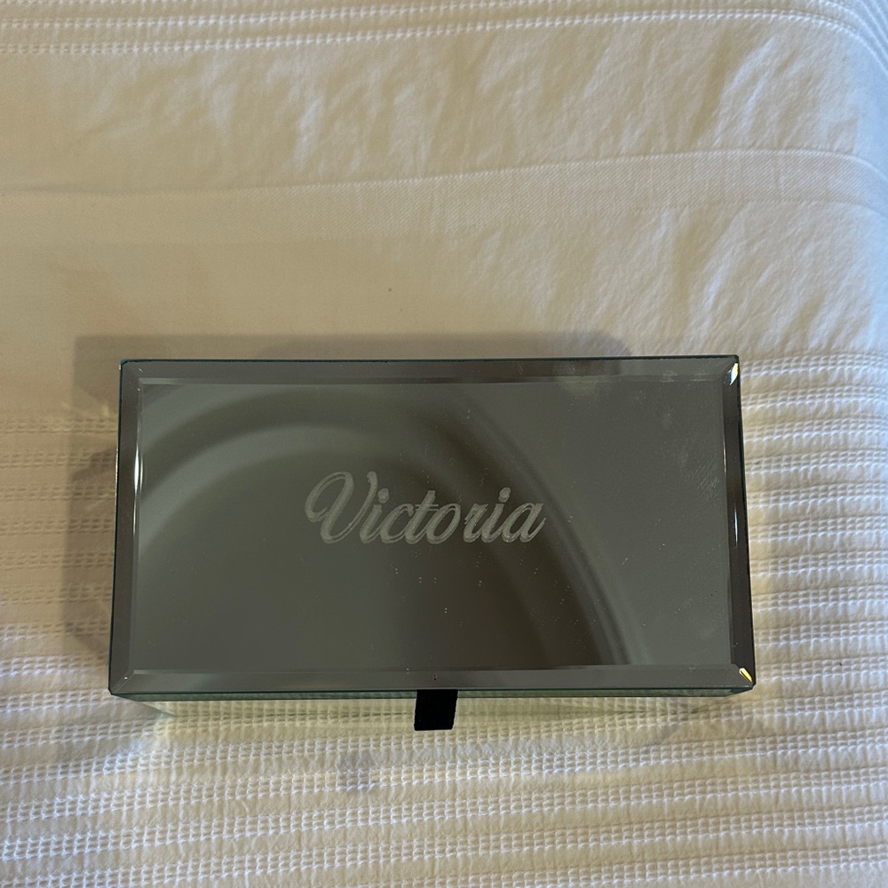 Victoria  personalized Mirrored Jewelry Box 7x4x2.5 perfect condition
